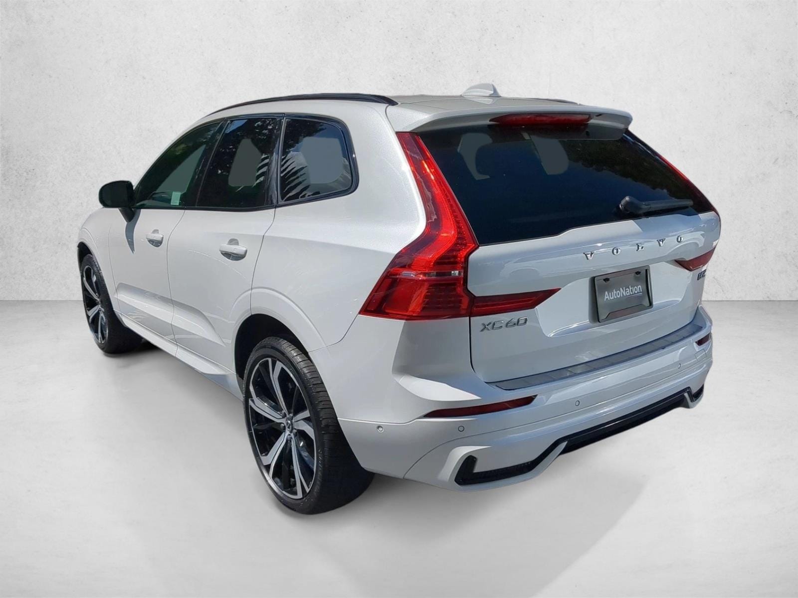 2023 Volvo XC60 B5 AWD Ultimate Dark photo 3