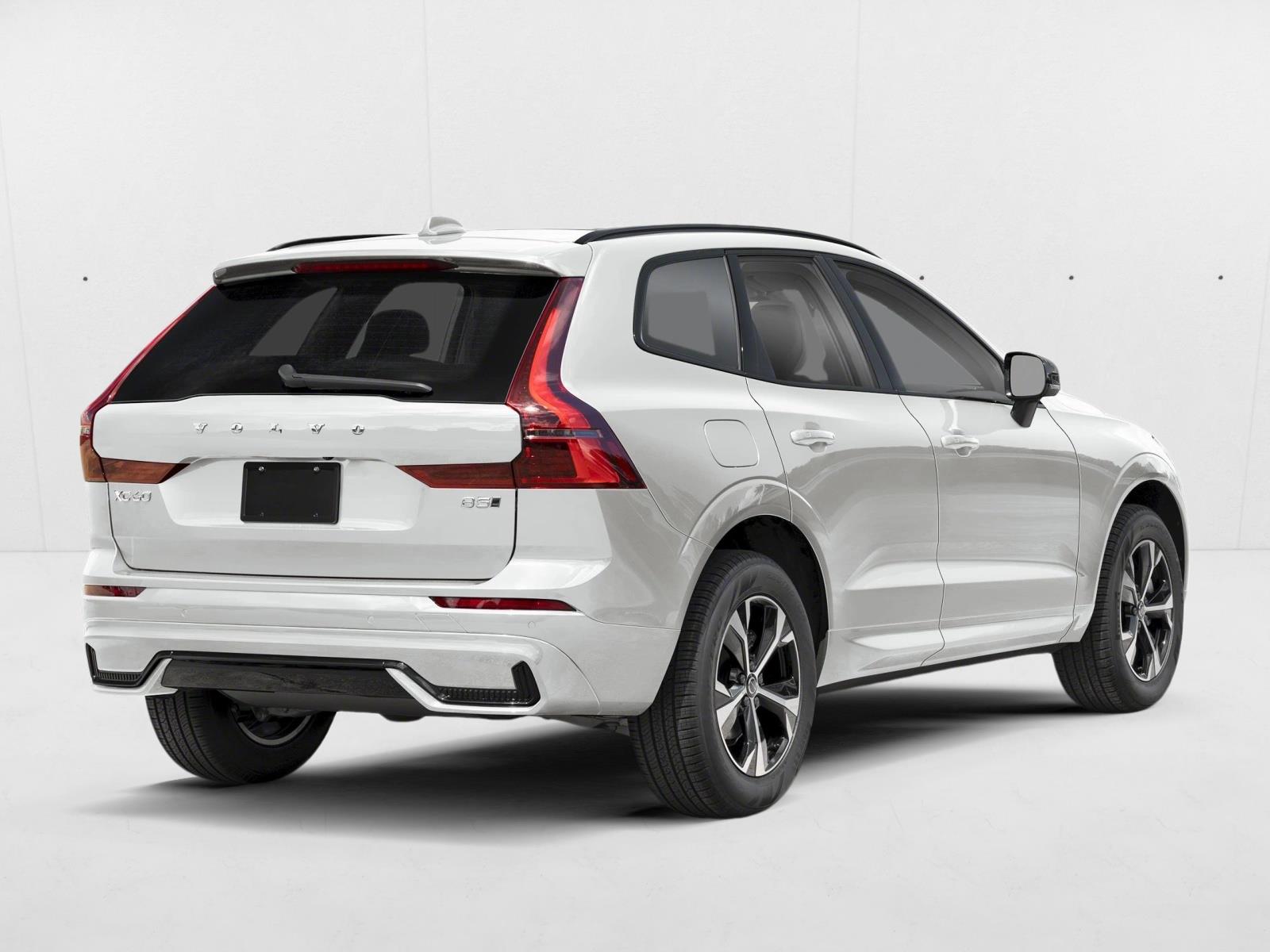 2026 Volvo XC60 Plus photo 2
