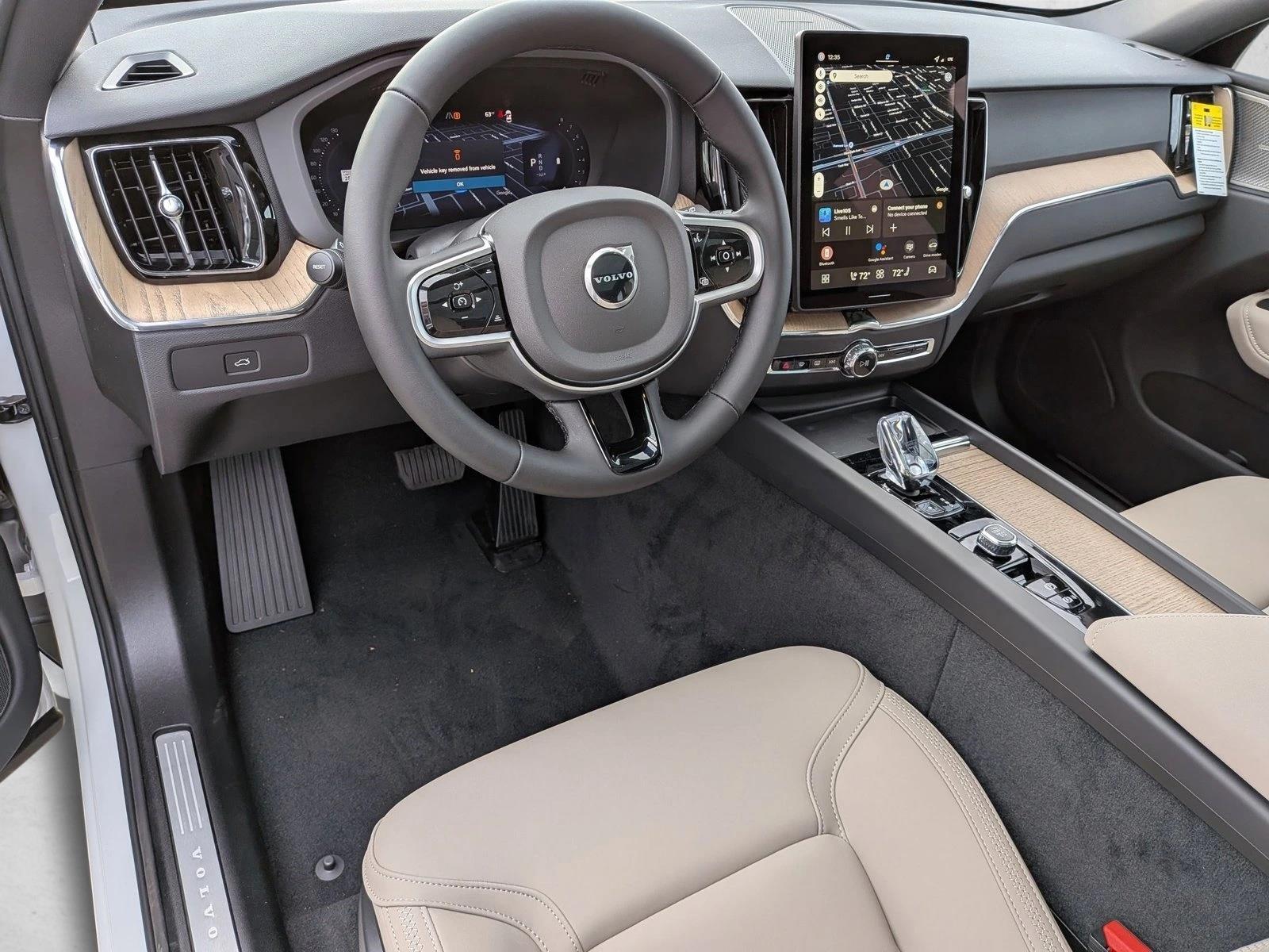 2026 Volvo XC60 Plus photo 3