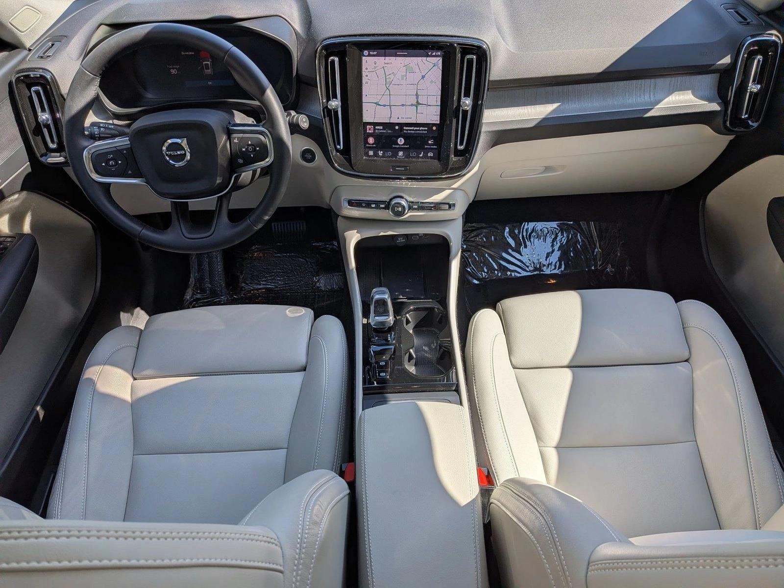 2026 Volvo XC40 Plus - Photo 18