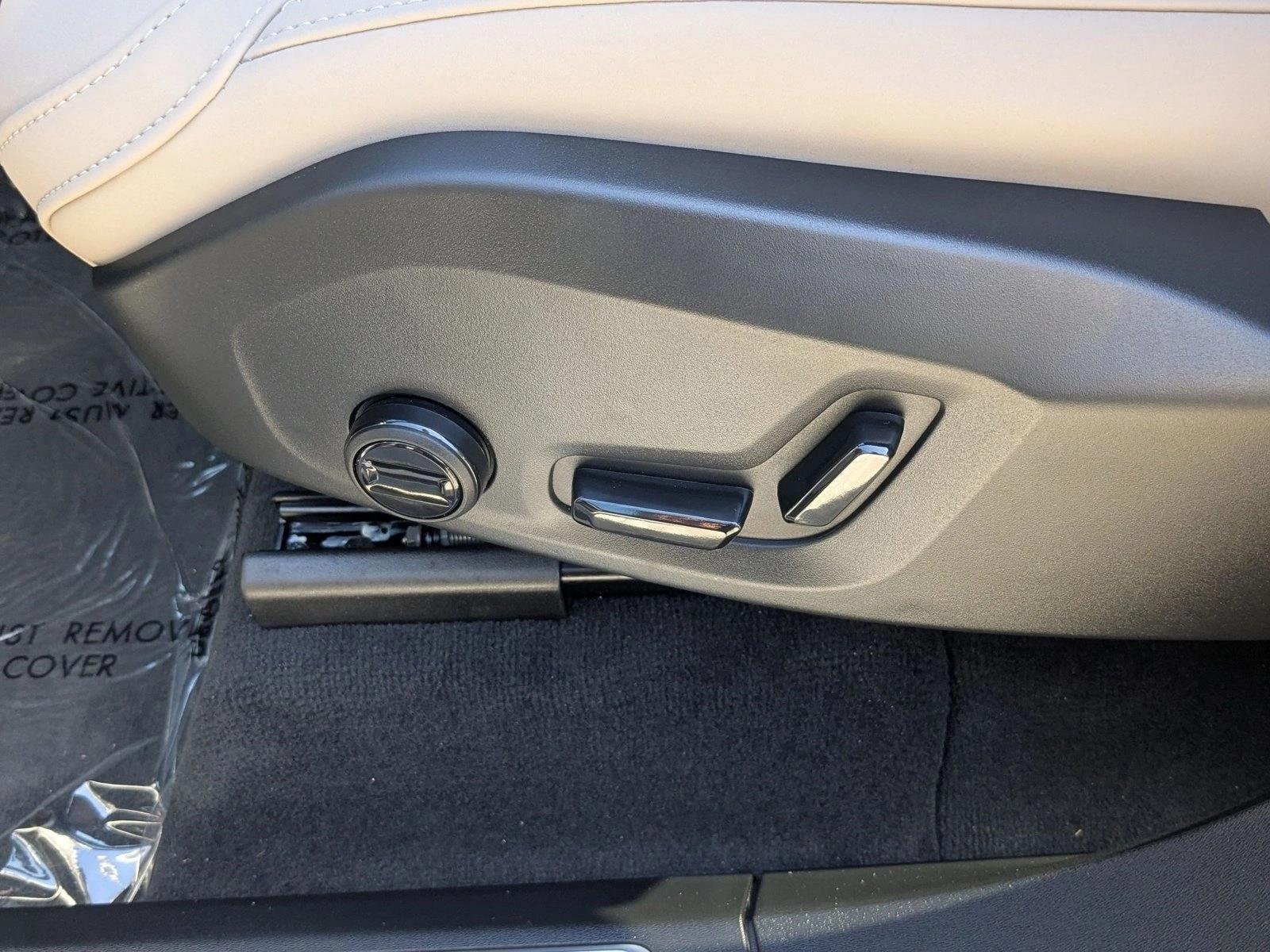 2026 Volvo XC90 plug-in hybrid Plus photo 4