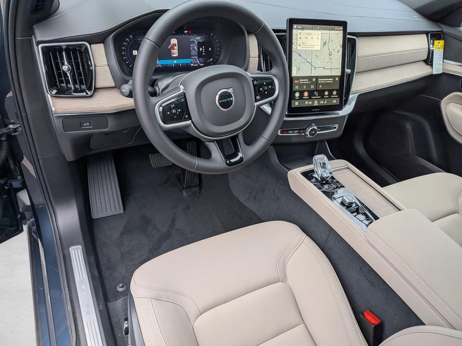 2026 Volvo XC90 Plus photo 3