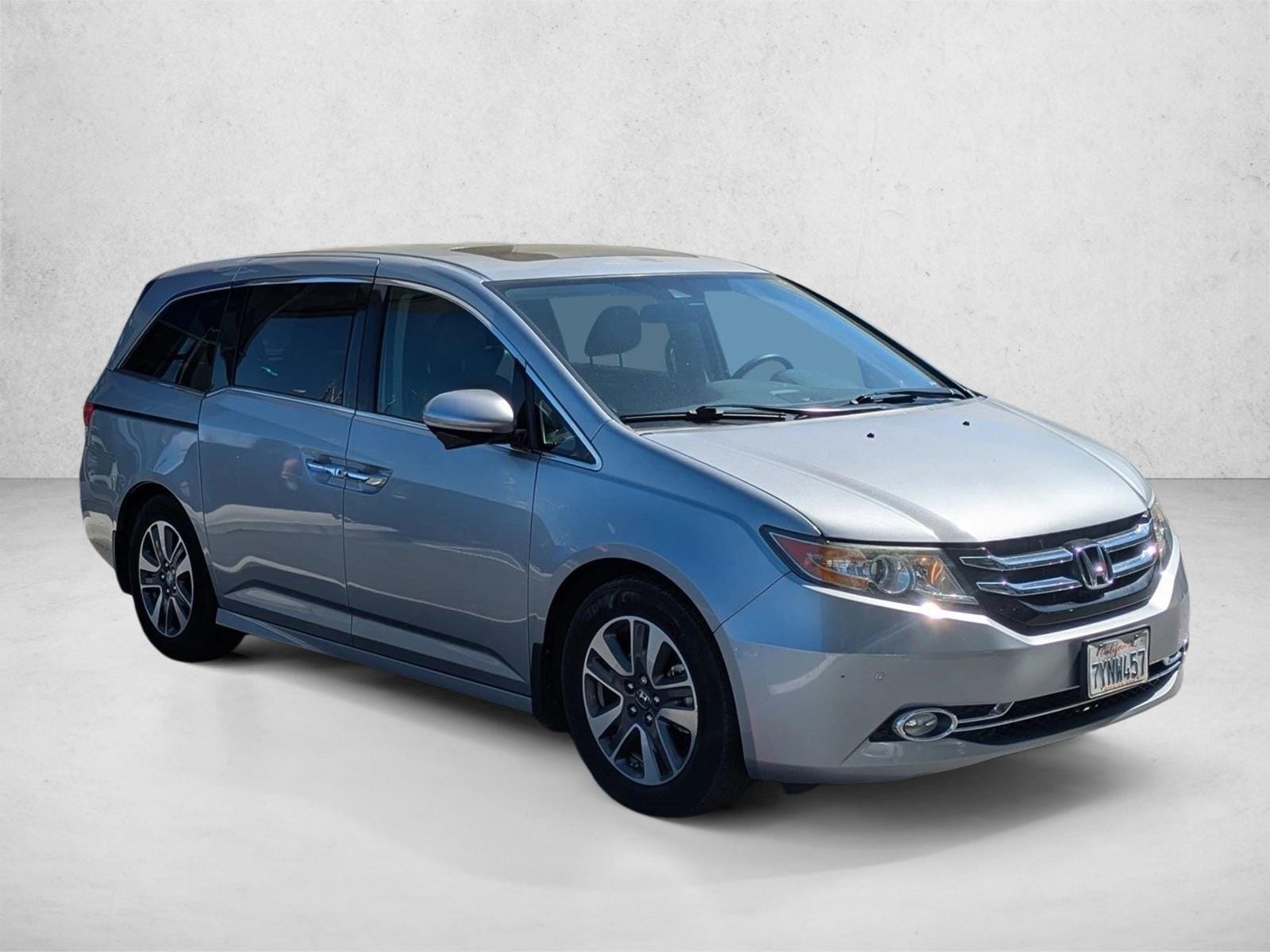 2016 Honda Odyssey Touring photo 2