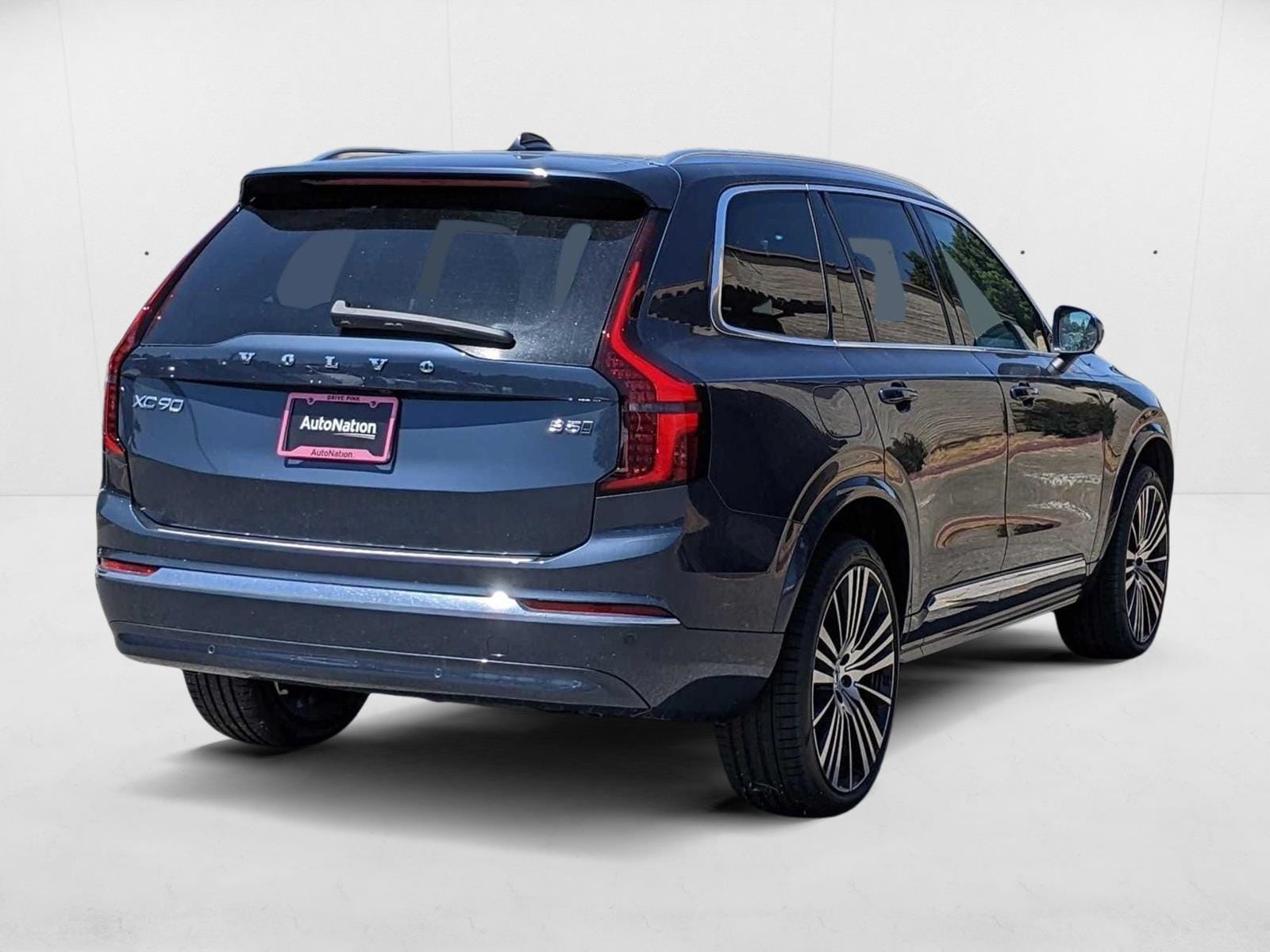 2025 Volvo XC90 Core photo 2