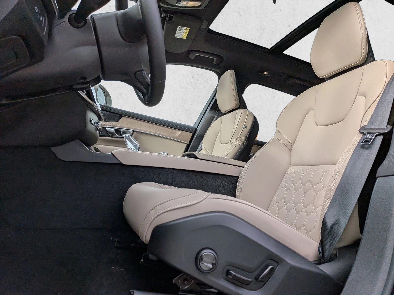 2026 Volvo XC90 plug-in hybrid Plus photo 4