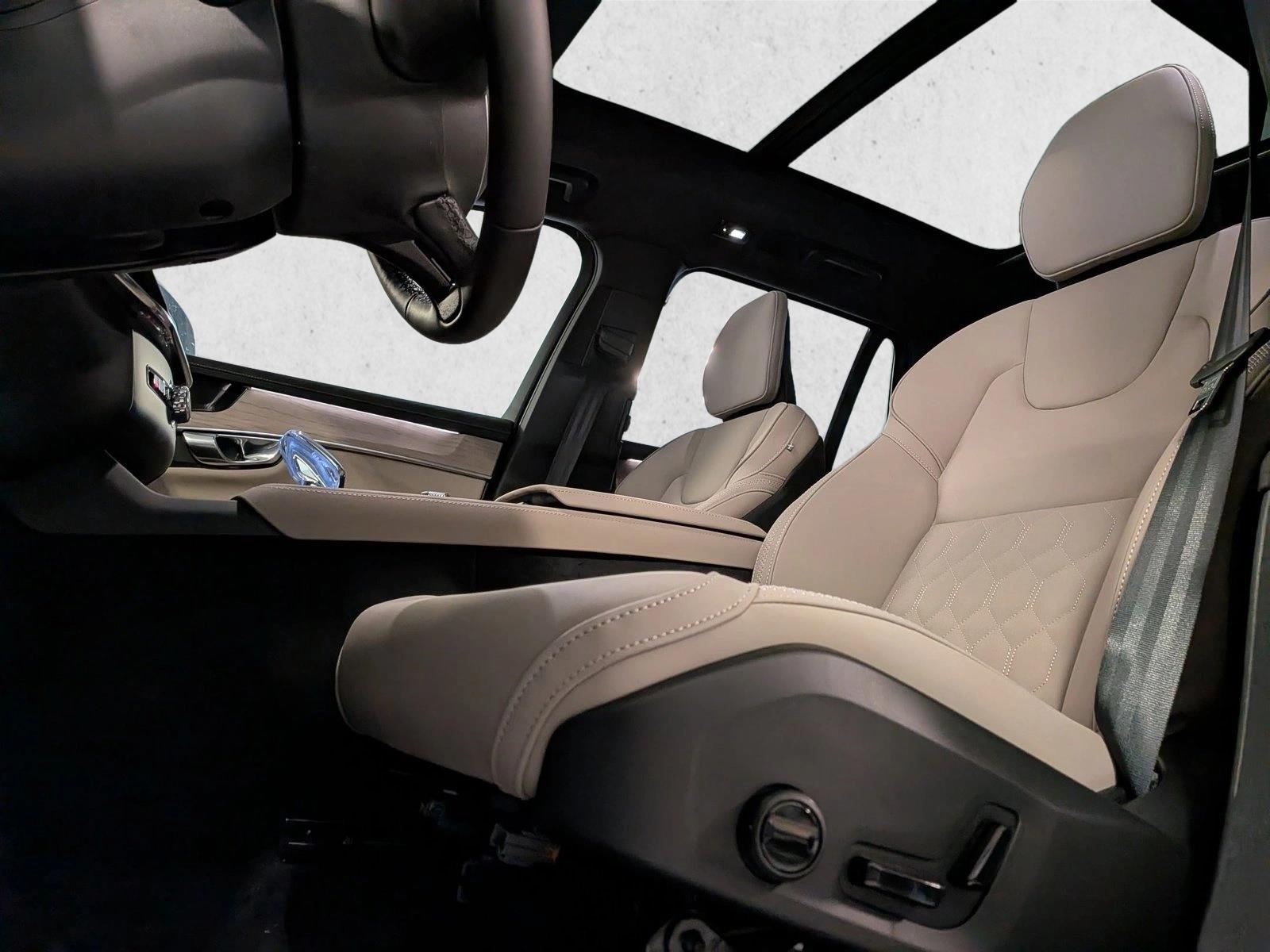 2026 Volvo XC90 plug-in hybrid Plus photo 4