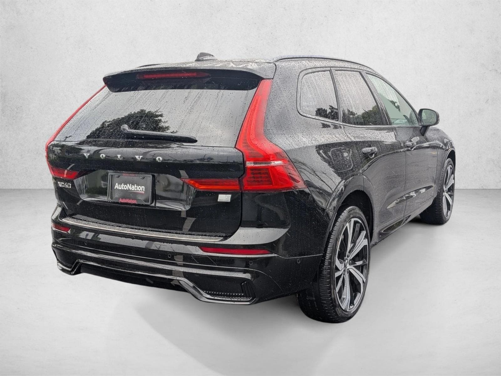 2024 Volvo XC60 plug-in hybrid T8 Ultimate Dark photo 4