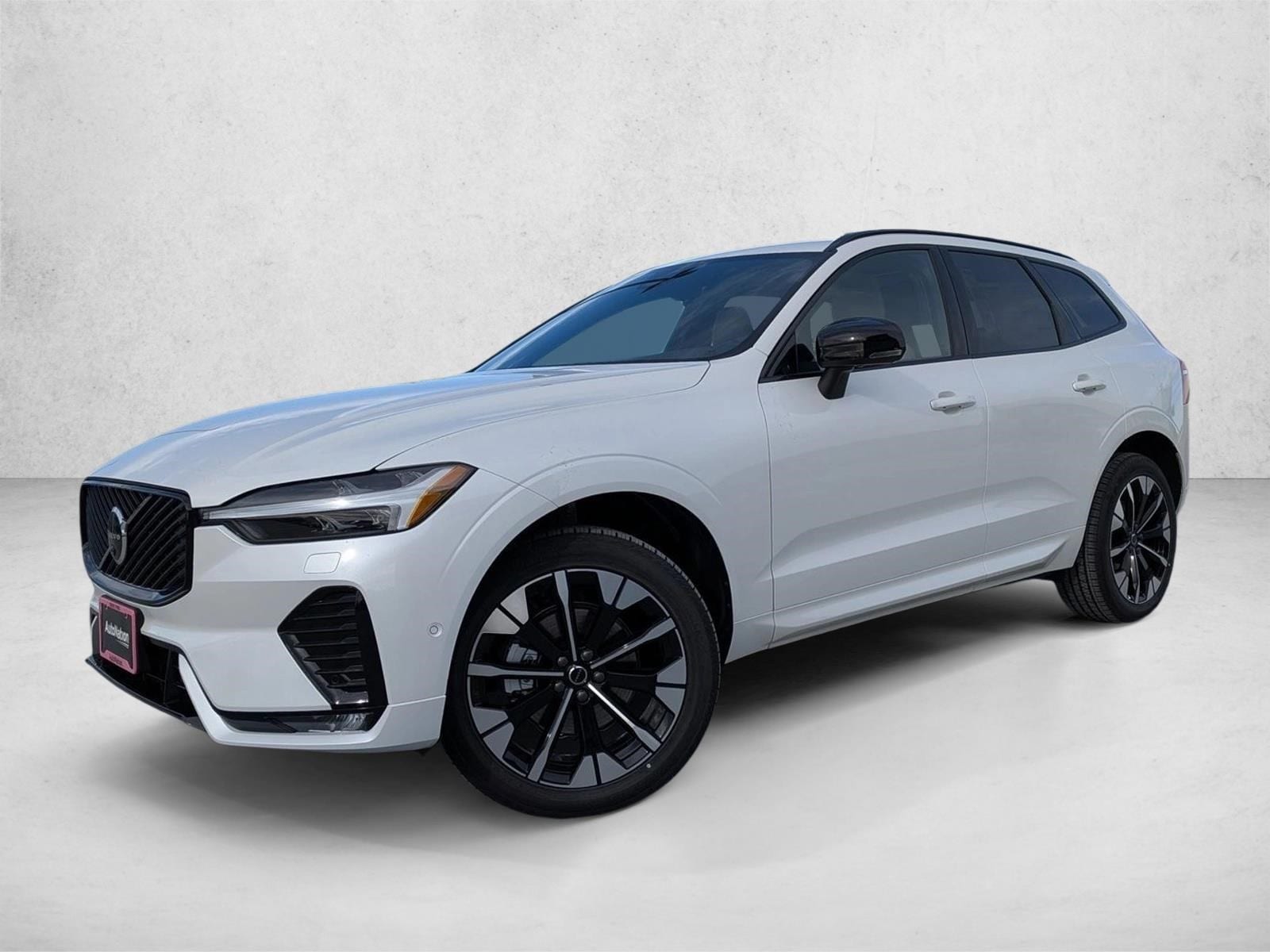 2026 Volvo XC60 Plus's photo