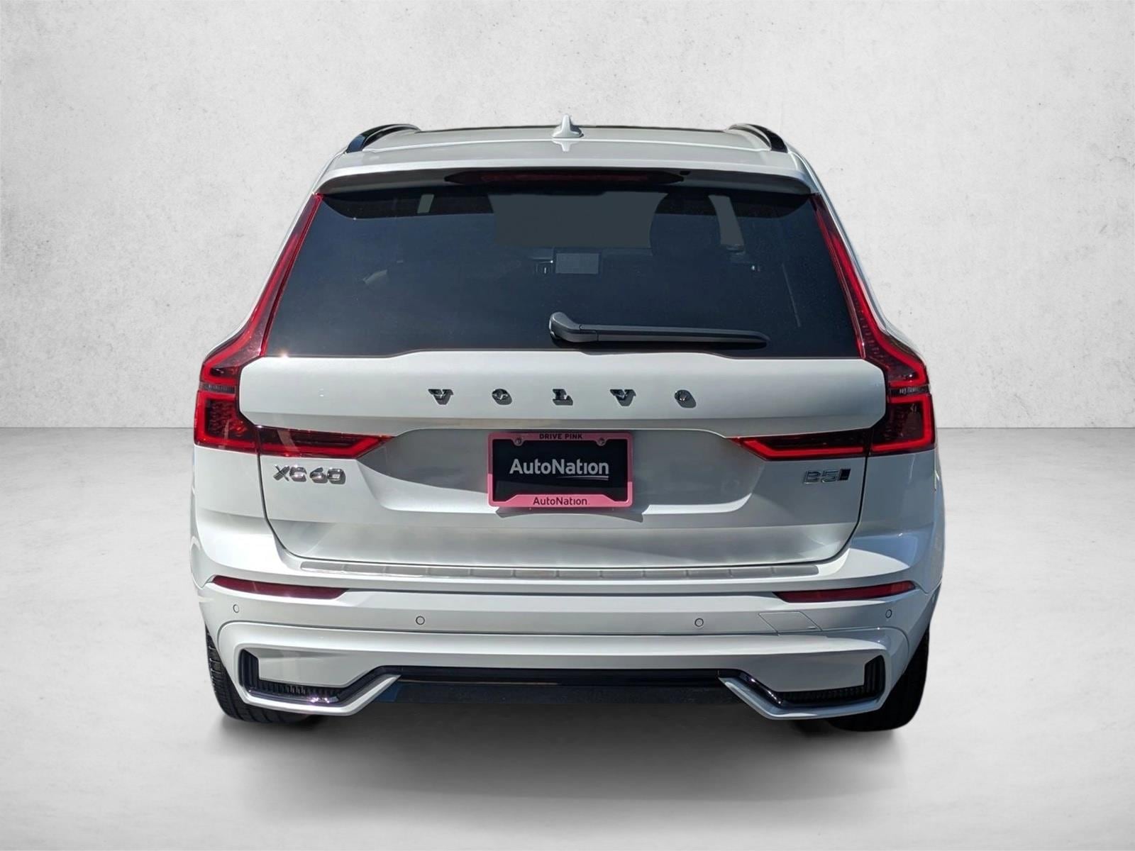 2026 Volvo XC60 B5 Plus photo 6