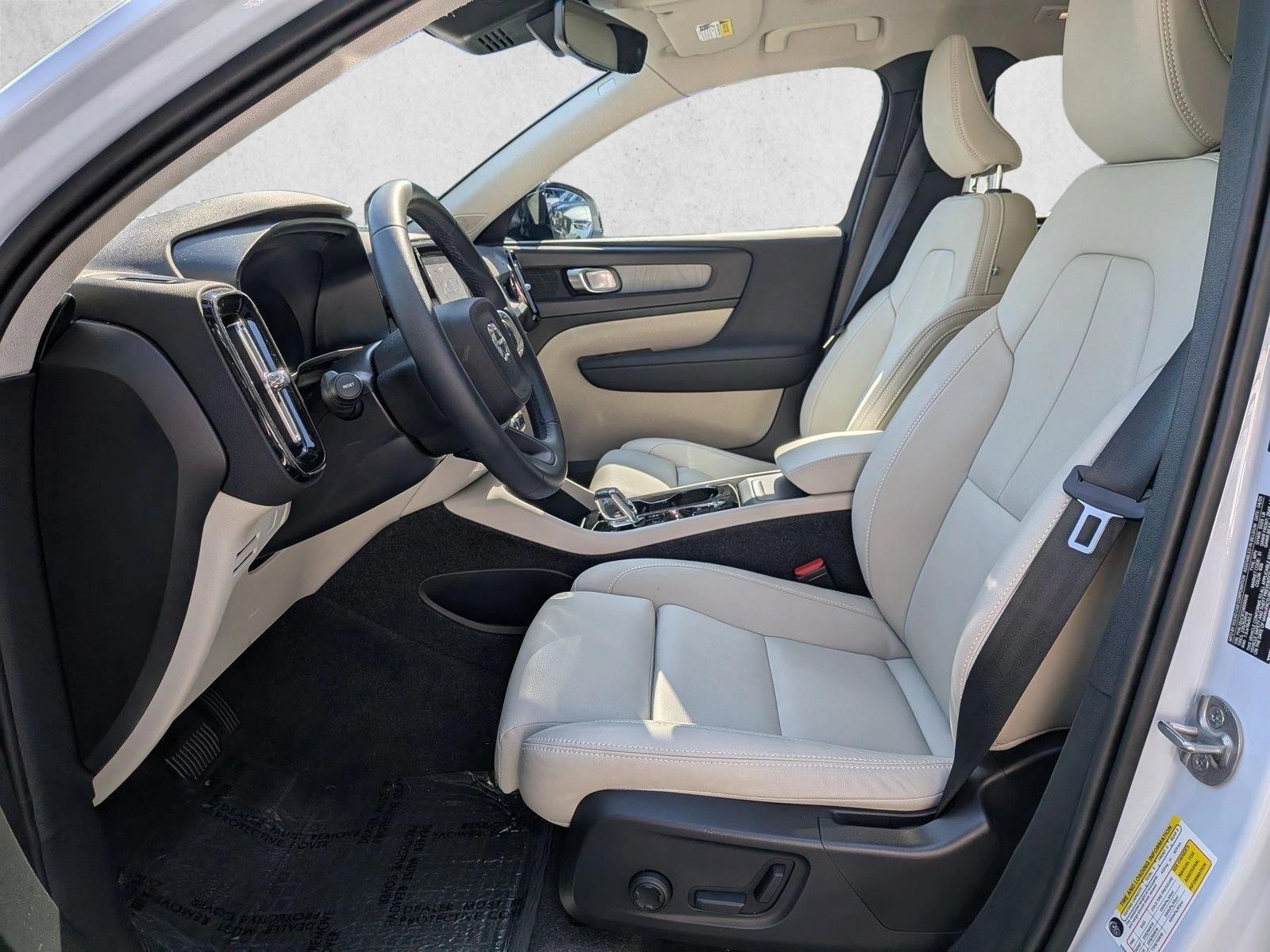 2026 Volvo XC40 Plus - Photo 17
