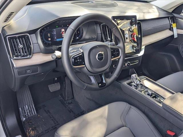 2025 Volvo XC90 Plus photo 3