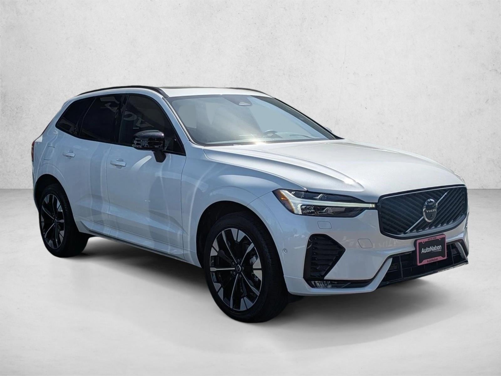 2026 Volvo XC60 B5 Plus photo 2