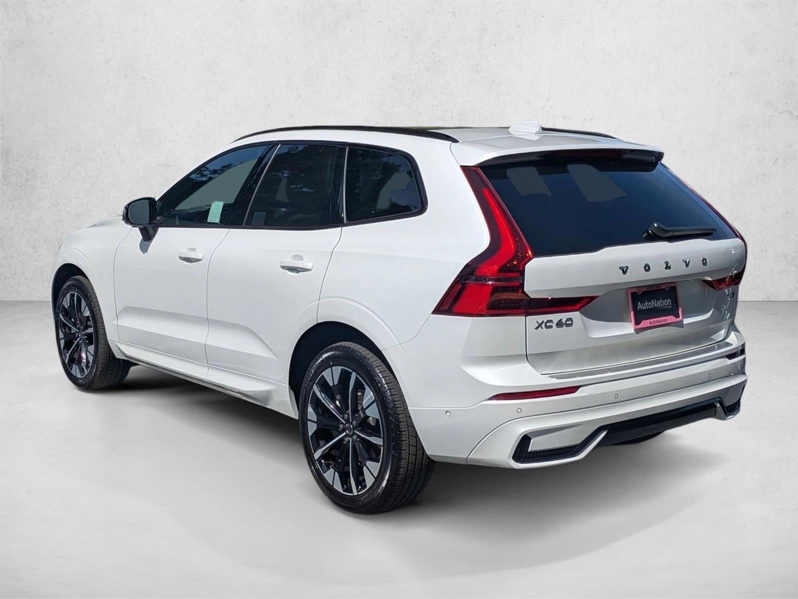 2026 Volvo XC60 B5 Plus photo 3