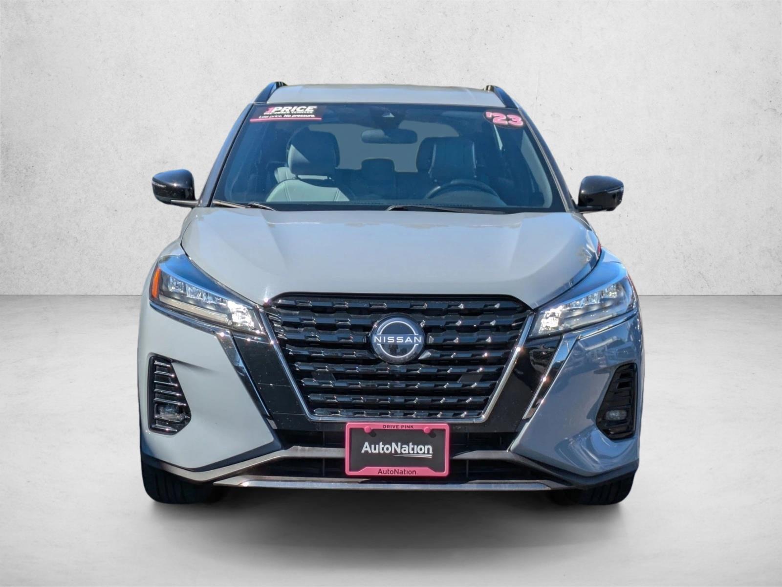 2023 Nissan Kicks SR photo 2