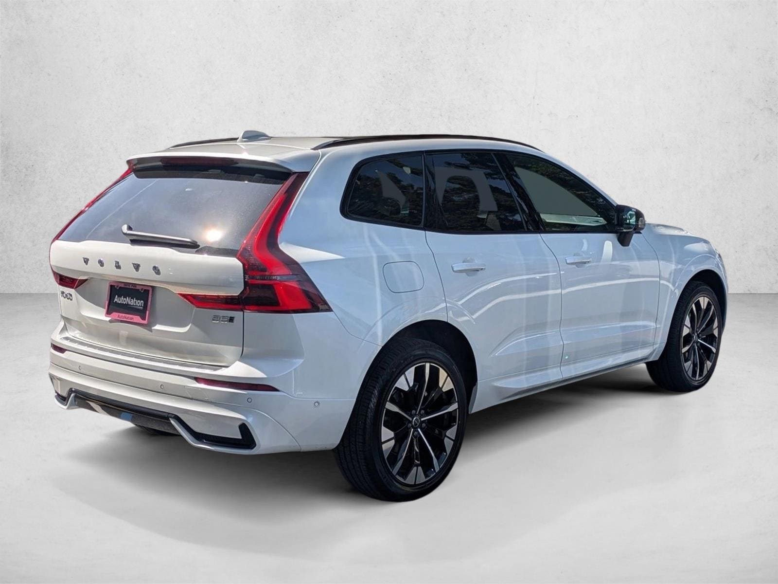 2026 Volvo XC60 B5 Plus photo 4