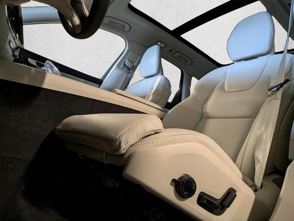 New 2026 Volvo XC60 Ultra SUV