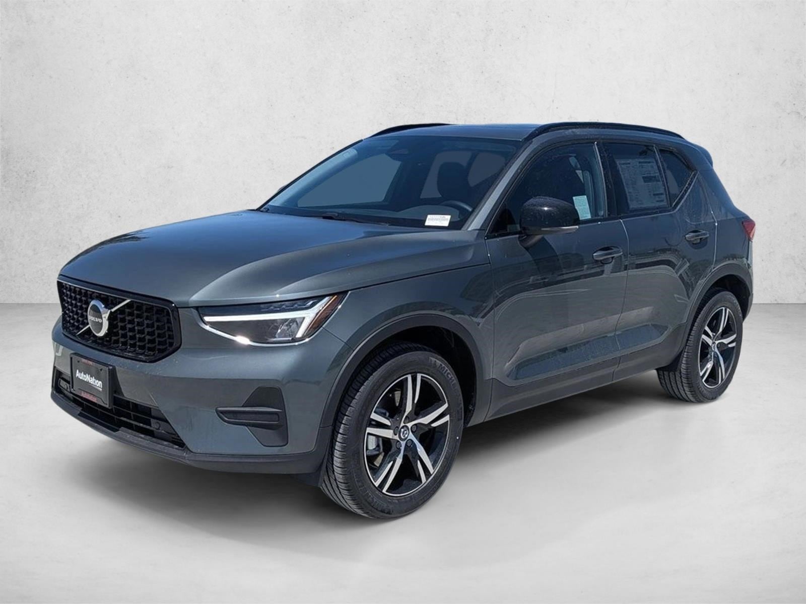 2026 Volvo XC40 B5 Core Dark AWD's photo