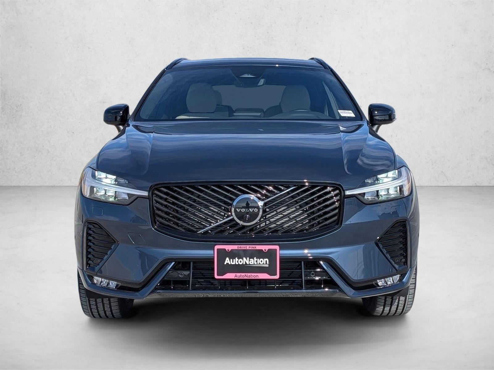 2026 Volvo XC60 Plus photo 6