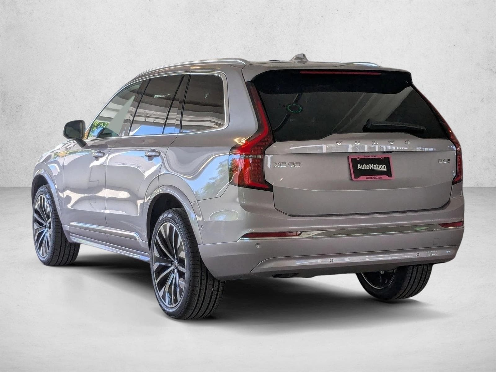 2026 Volvo XC90 Plus - Photo 8