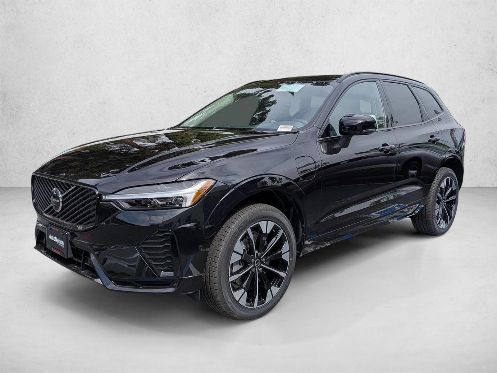 2026 Volvo XC60 T8 Plus Dark AWD's photo