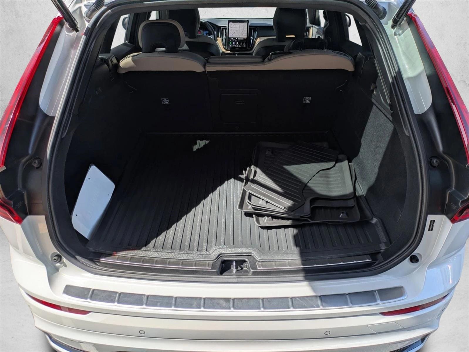 2026 Volvo XC60 B5 Plus photo 5