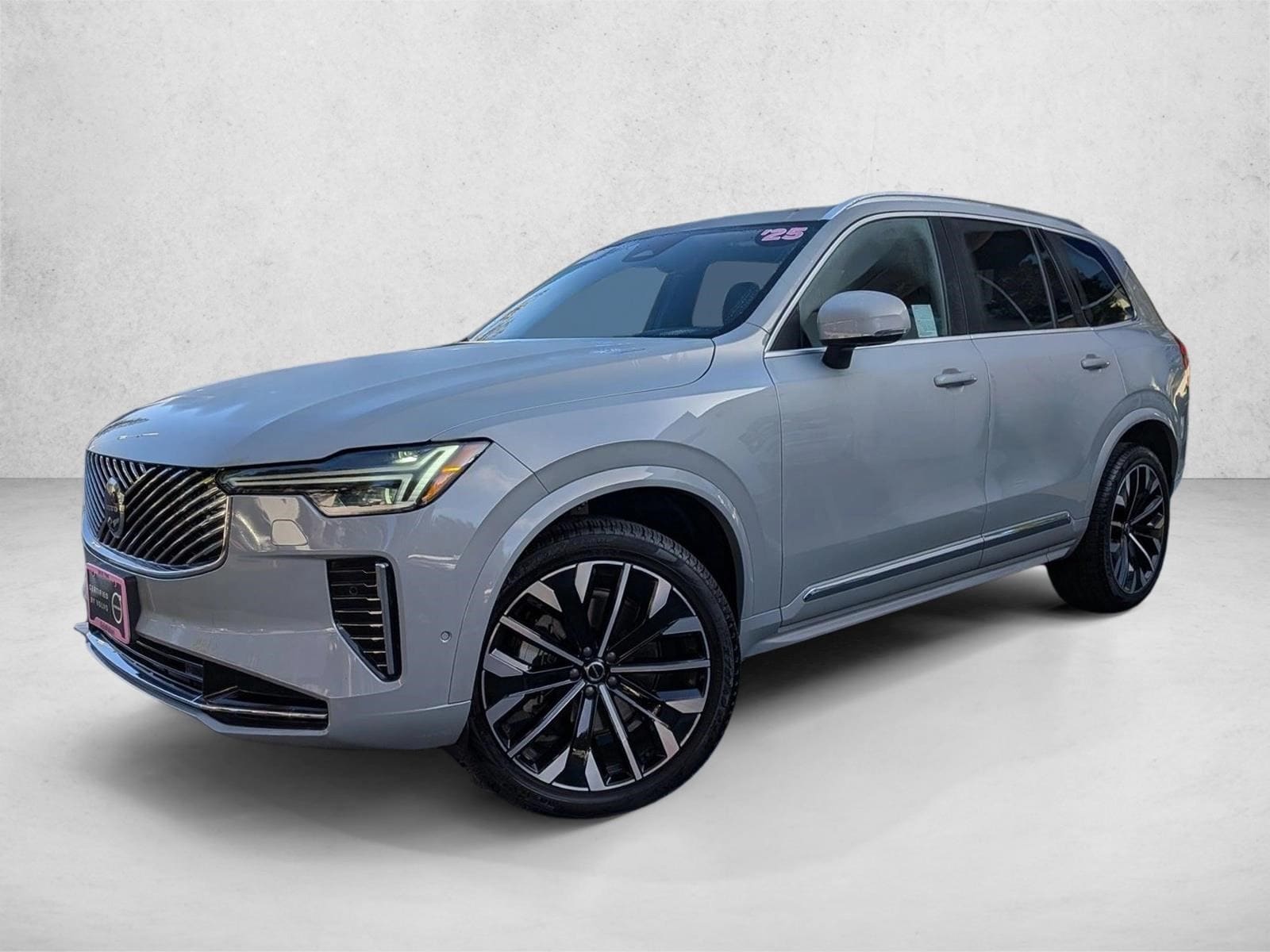 2025 Volvo XC90 Plus's photo