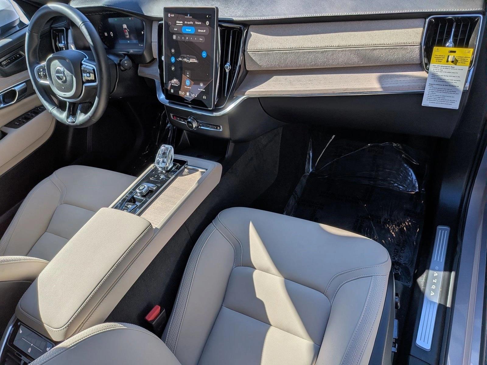 2026 Volvo XC90 Plus - Photo 24