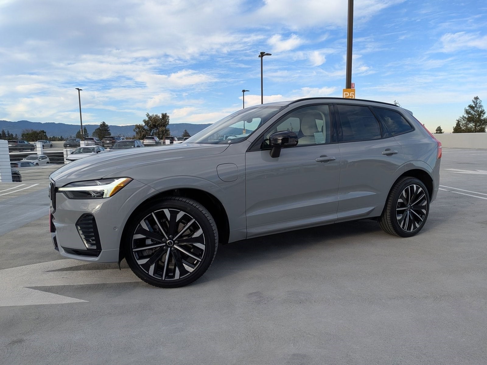 2026 Volvo XC60 Ultra's photo