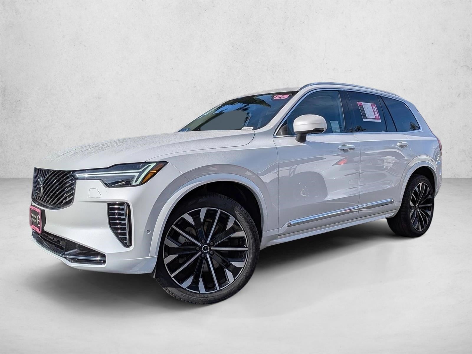 2025 Volvo XC90 Plus's photo