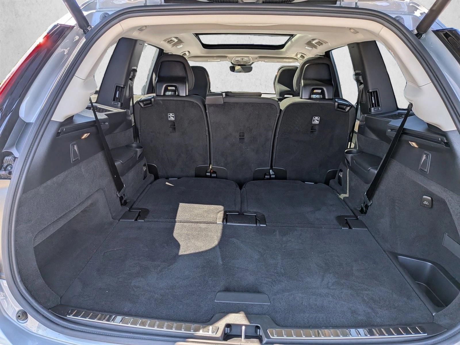 2026 Volvo XC90 B5 Core photo 5