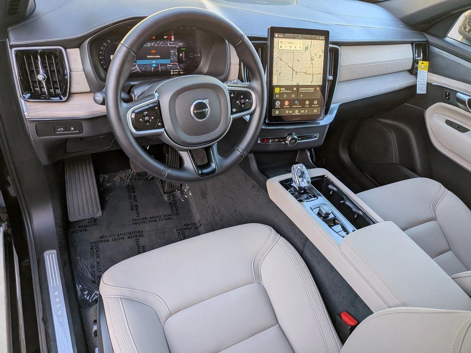 2026 Volvo XC90 plug-in hybrid Plus photo 3