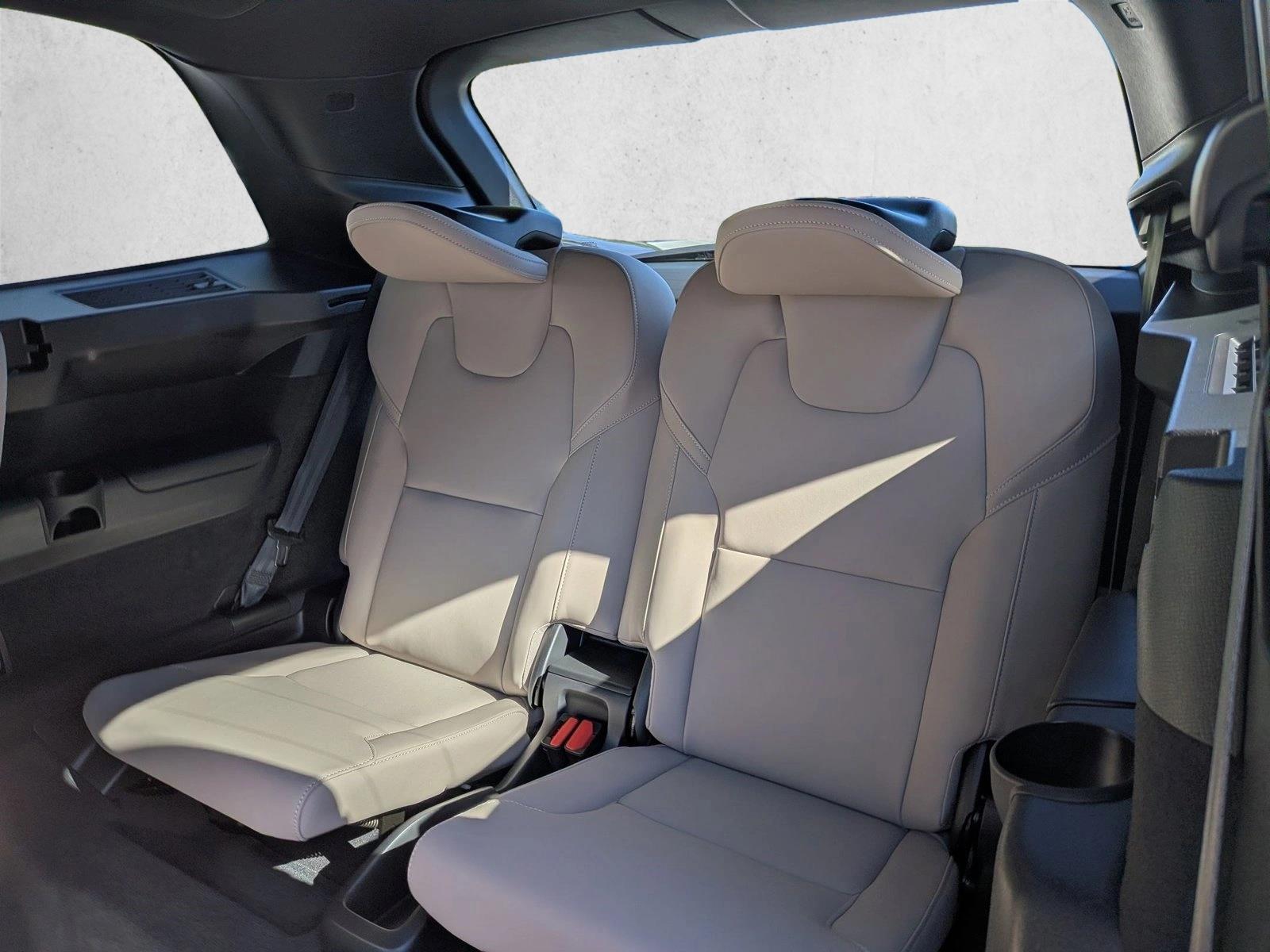 2026 Volvo XC90 Plus - Photo 20