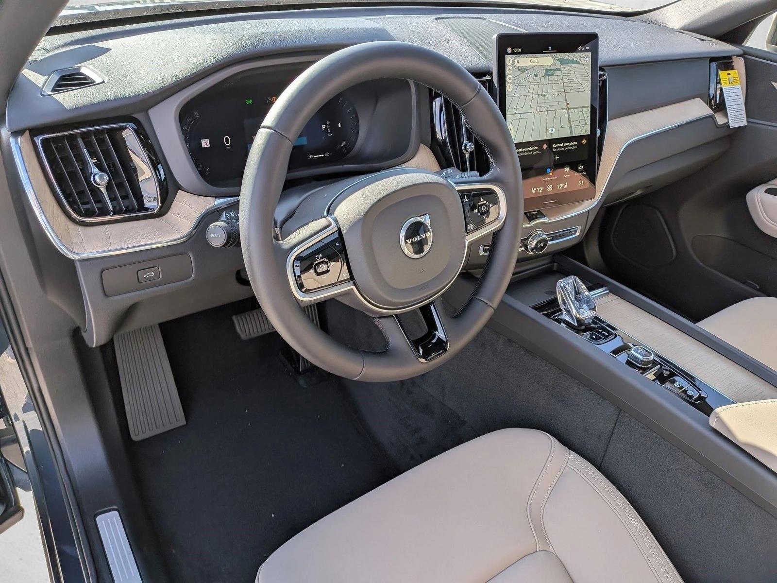 2026 Volvo XC60 Plus photo 3