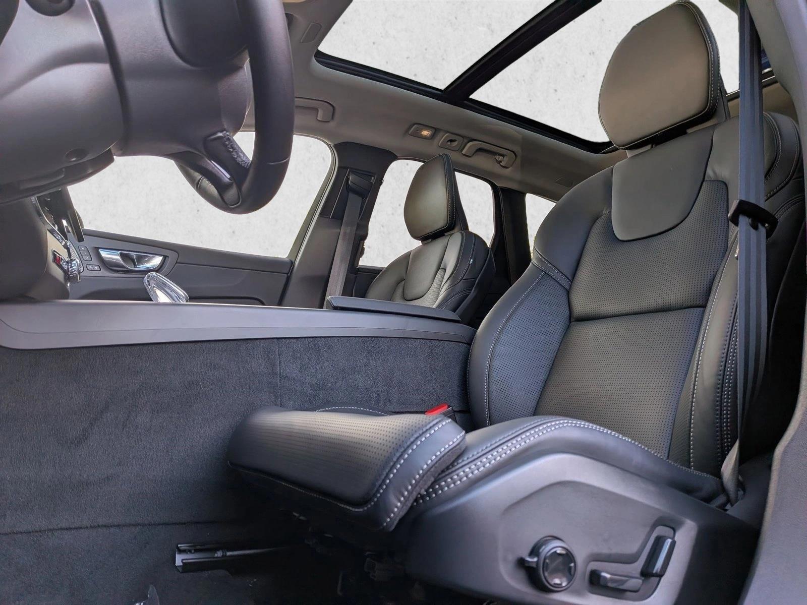 2026 Volvo XC60 Hybrid T8 photo 4