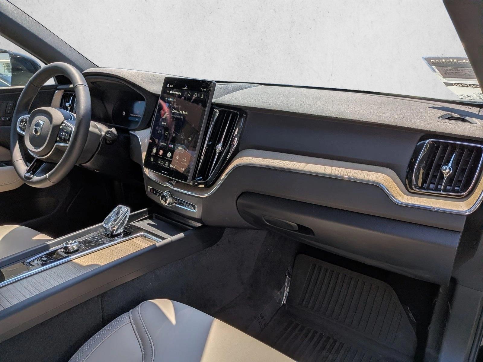 2026 Volvo XC60 Plus - Photo 23
