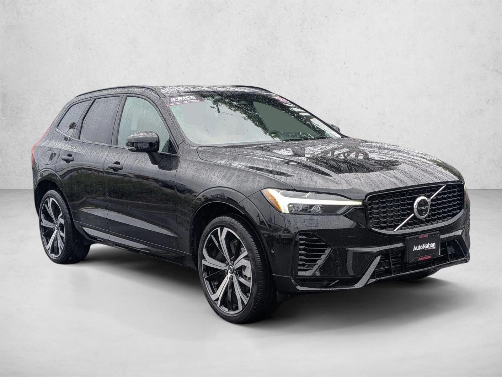 2024 Volvo XC60 plug-in hybrid T8 Ultimate Dark photo 2