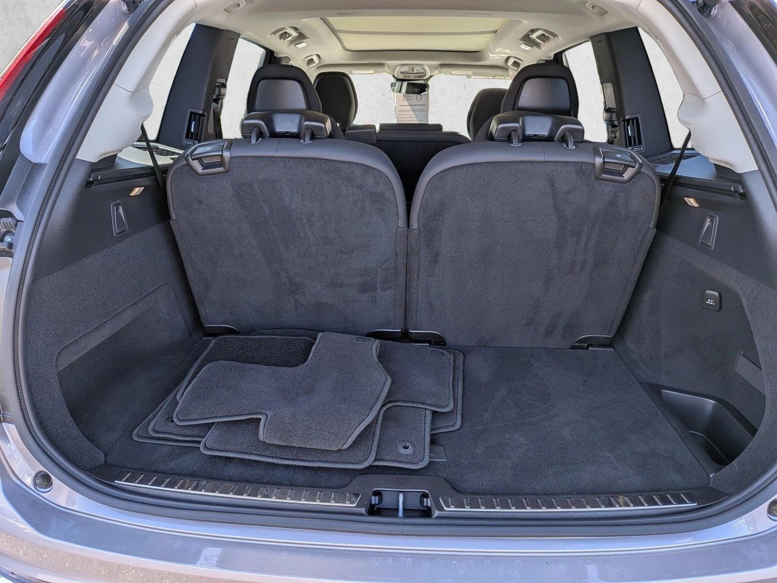 2026 Volvo XC90 B6 Core photo 6