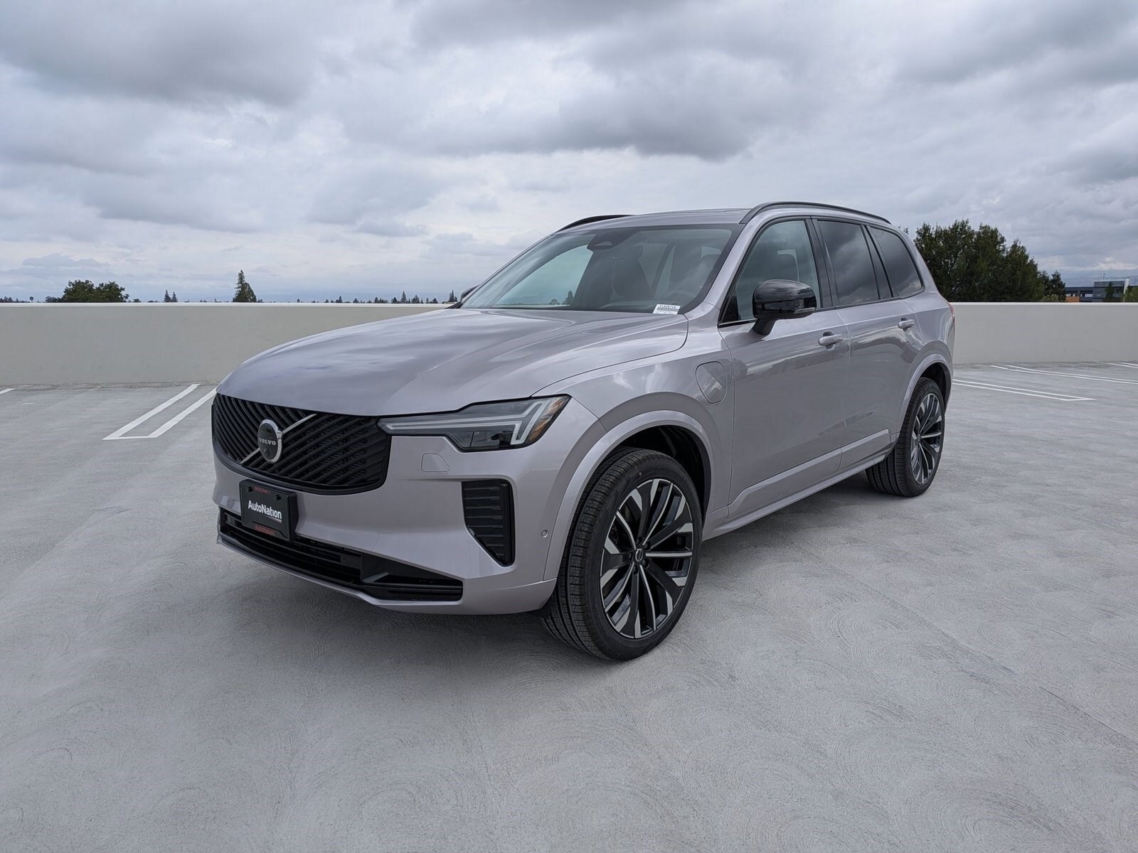 2026 Volvo XC90 T8 Recharge Ultra Dark 6-Seater 4WD's photo
