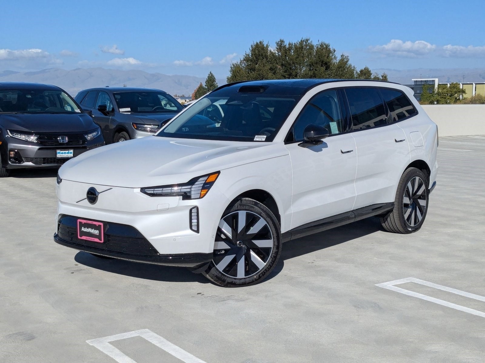 2025 Volvo EX90 Plus