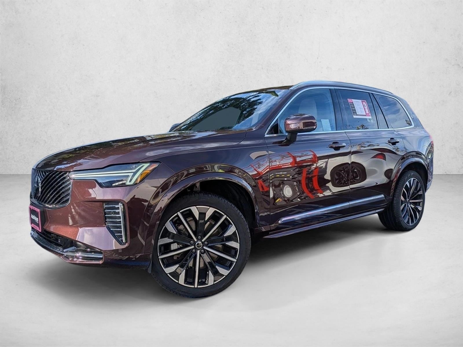 2025 Volvo XC90 Core's photo