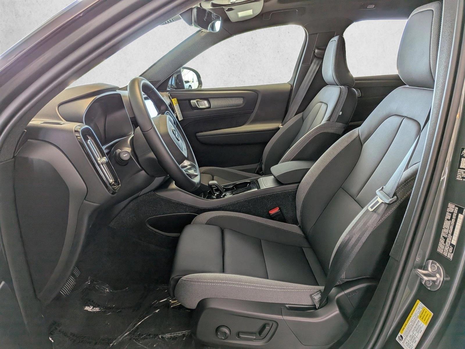 2026 Volvo EX40 Plus photo 4