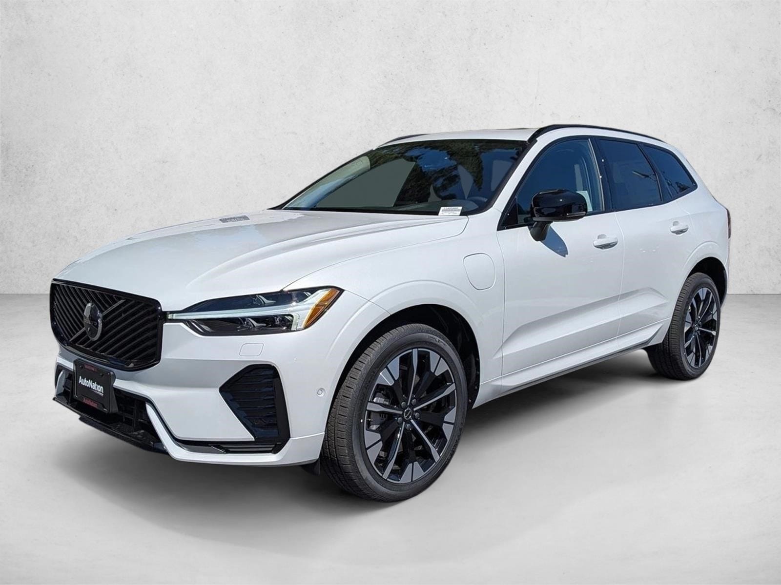 2026 Volvo XC60 T8 Plus Dark AWD's photo