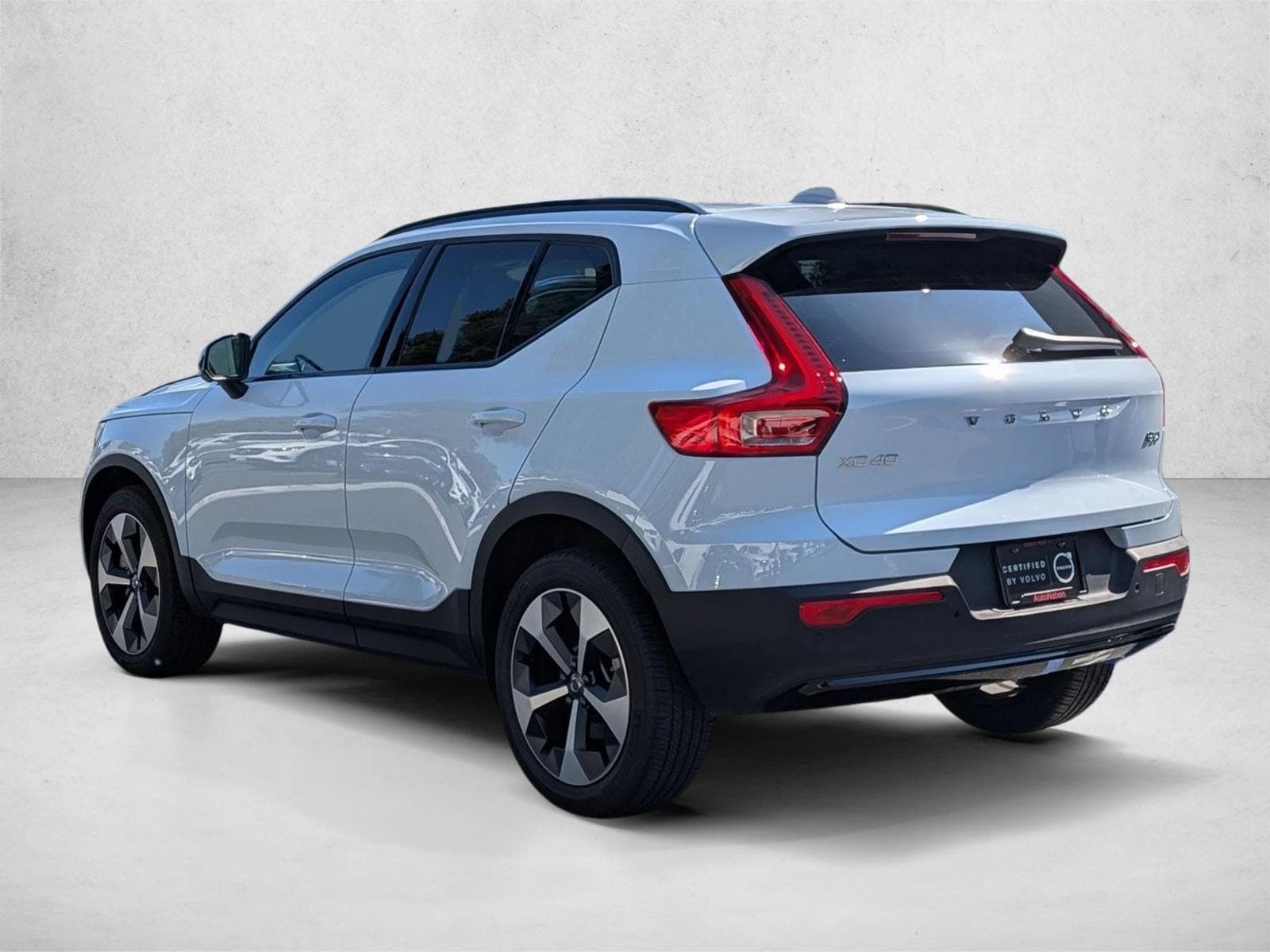 2026 Volvo XC40 Plus - Photo 8