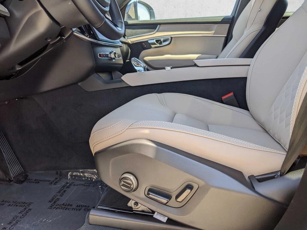 New 2025 Volvo XC90 Core SUV