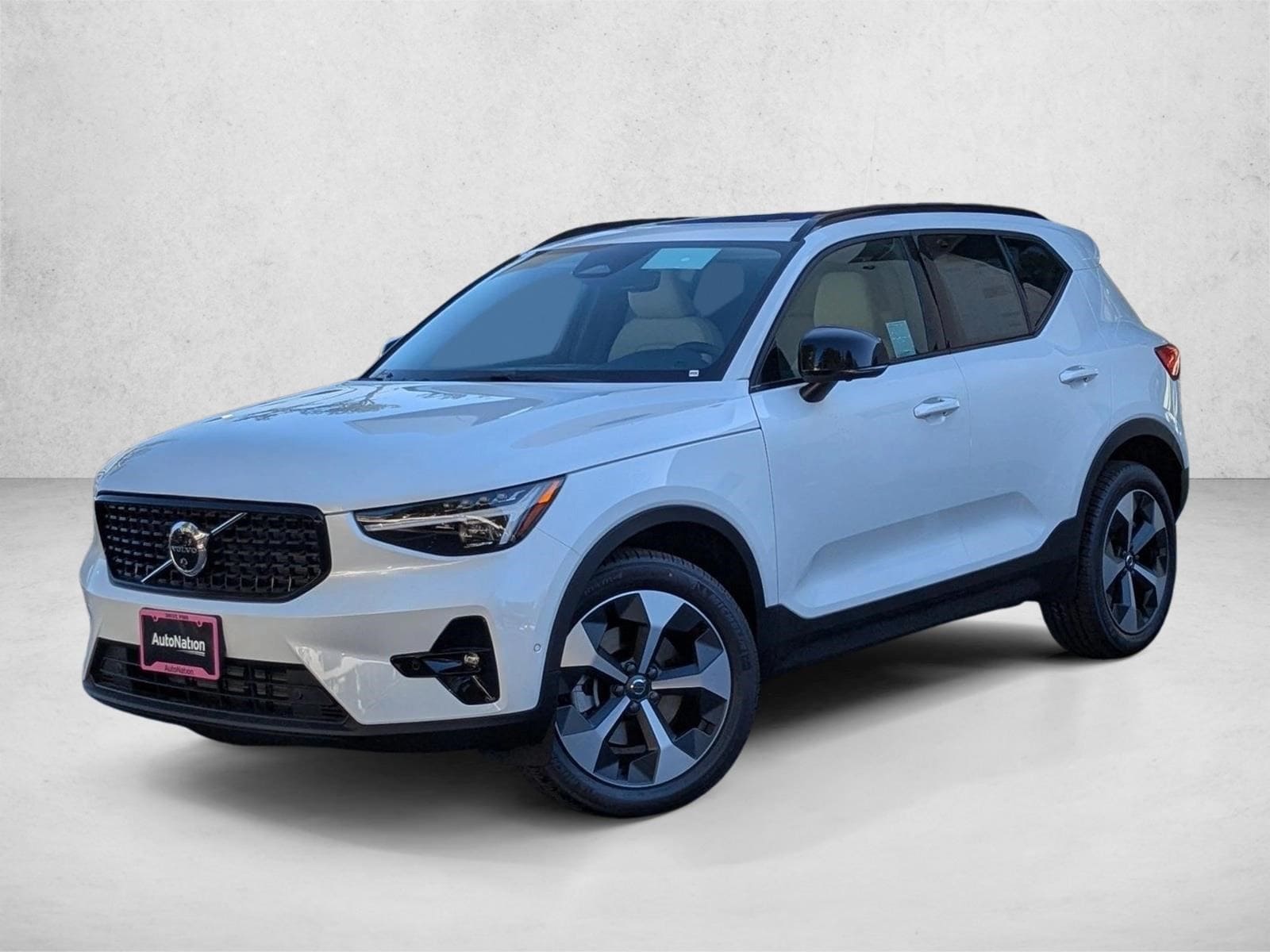 2026 Volvo XC40 B5 Plus Dark AWD's photo