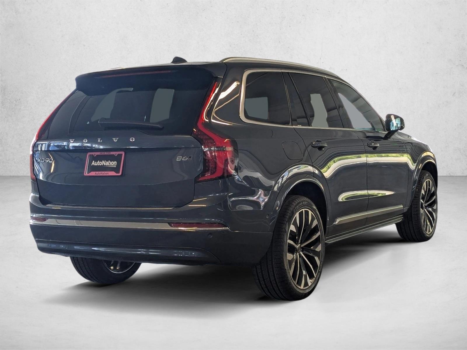 2026 Volvo XC90 Plus photo 2