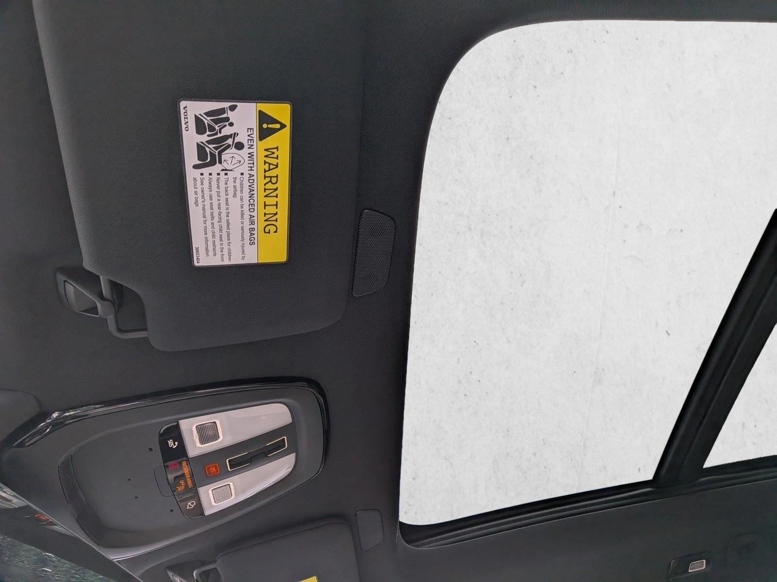 2025 Volvo XC90 Core photo 5