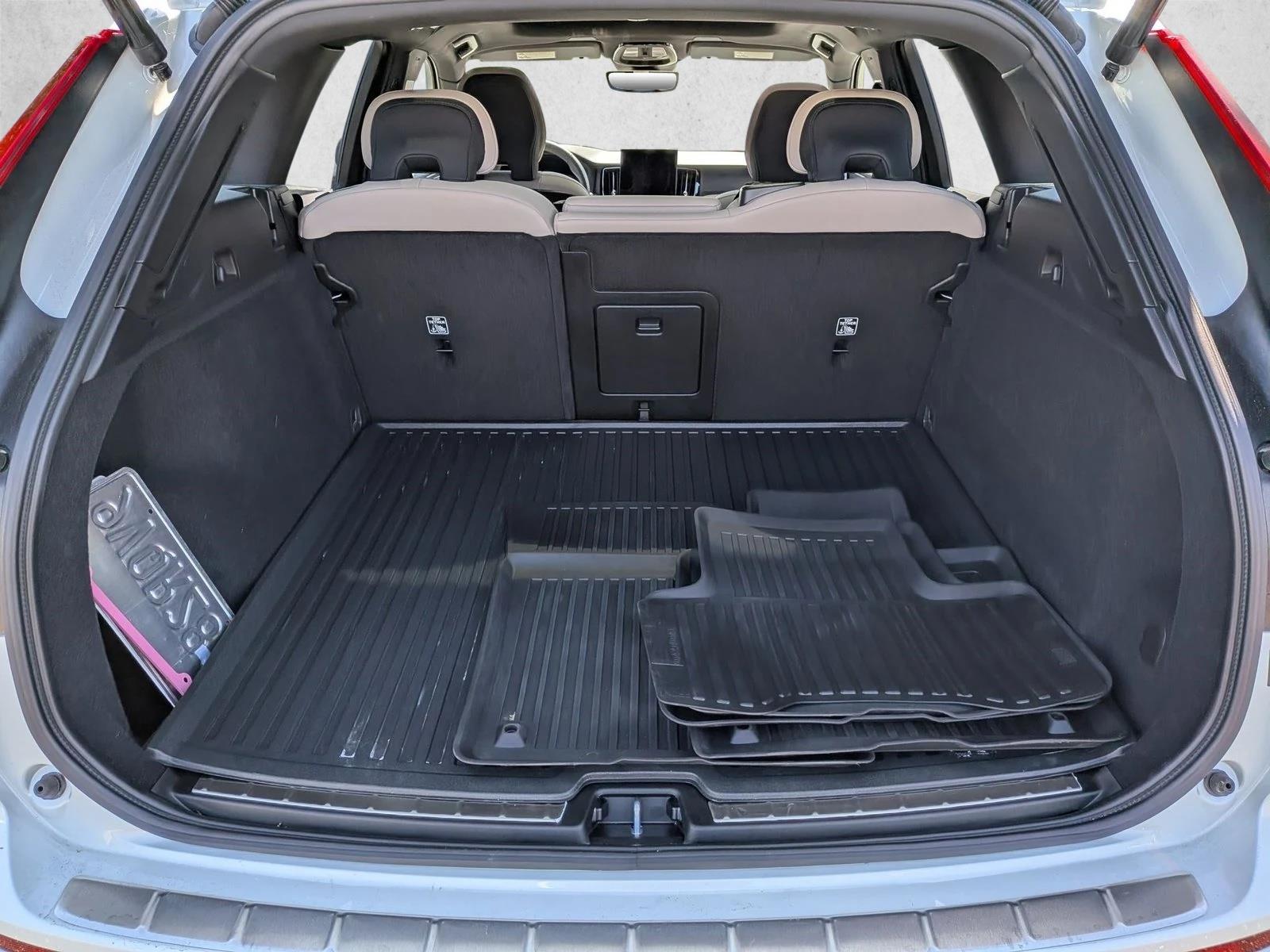 2026 Volvo XC60 B5 Plus photo 6