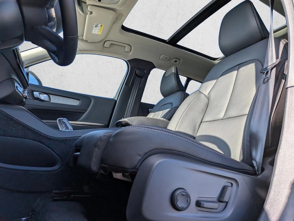 New 2026 Volvo XC40 Ultra SUV