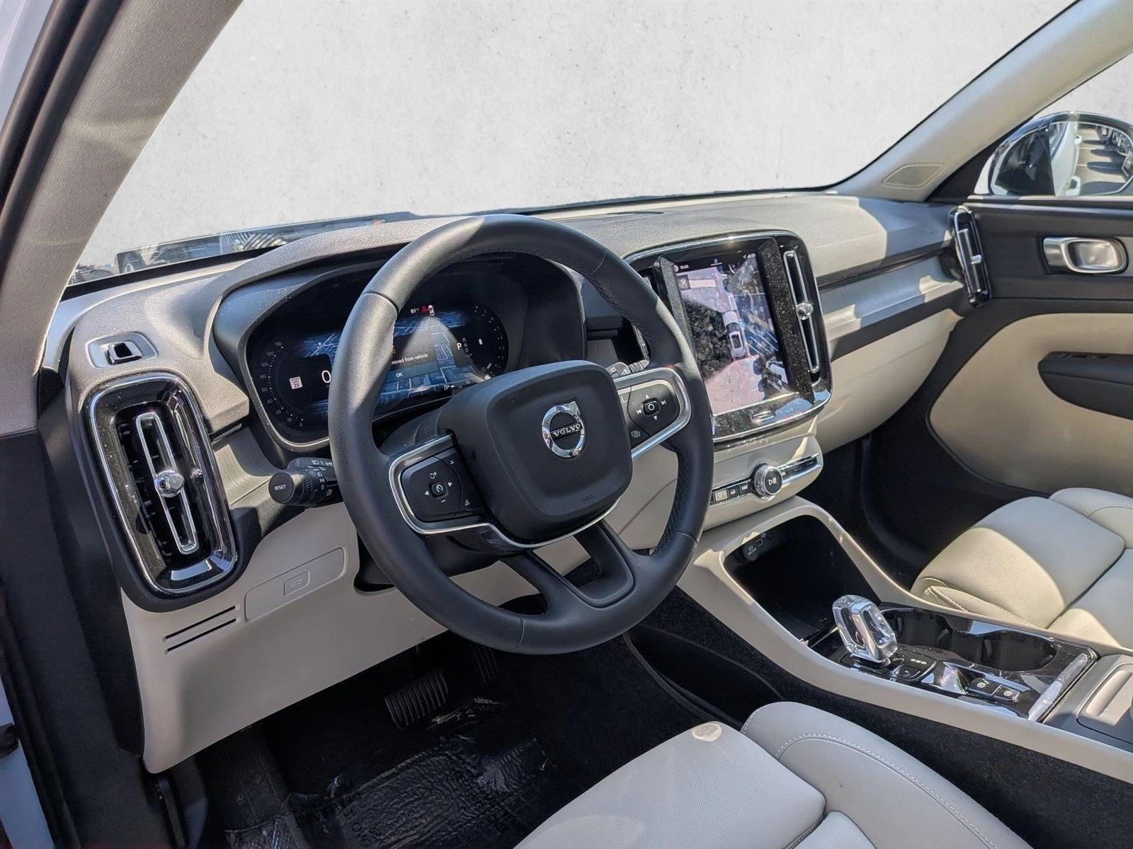 2026 Volvo XC40 Plus - Photo 10